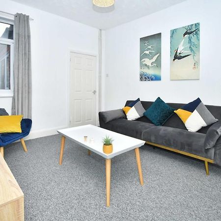 The Yellow Door By Avenew Management Serviced Accommodation Stoke-on-Trent Luaran gambar