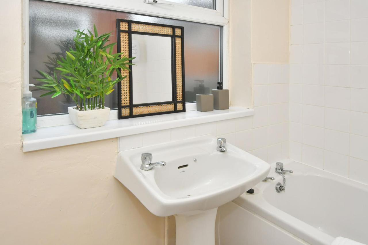 The Yellow Door By Avenew Management Serviced Accommodation Stoke-on-Trent Luaran gambar